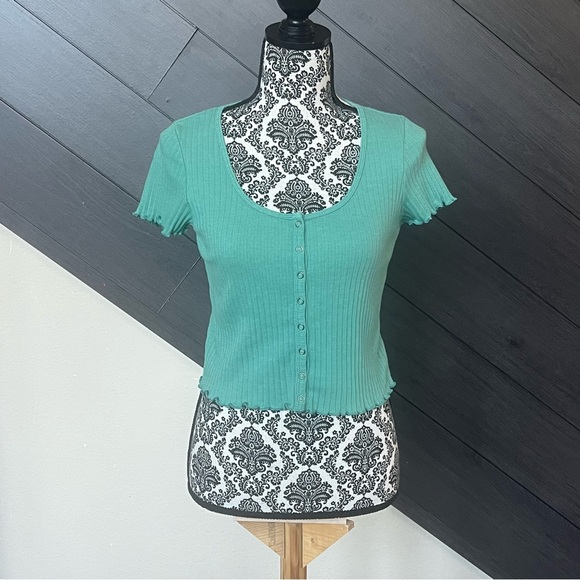 American Eagle Outfitters Tops - 💥American Eagle Ribbed Cropped T-Shirt Ruffle Trim💥